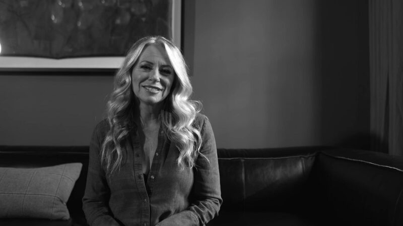 Deana Carter in the music video for "Rich" with Ryan Stevenson