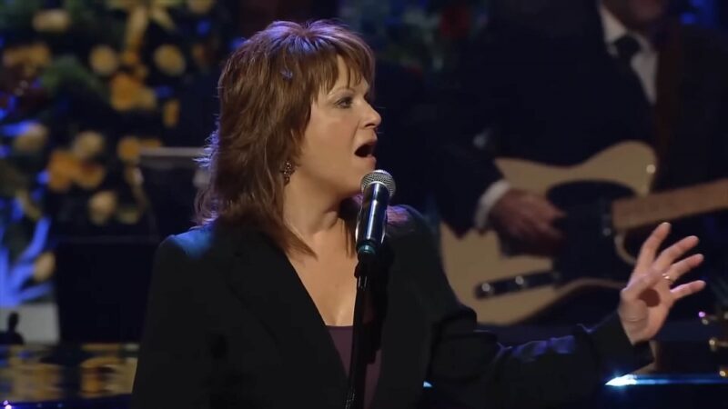 Patty Loveless perform go rest high on that mountain